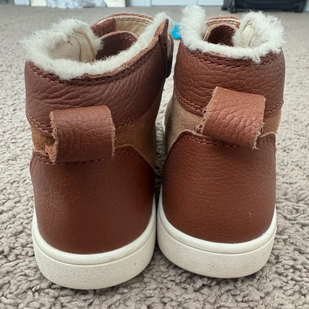 UGG boot boys size 2